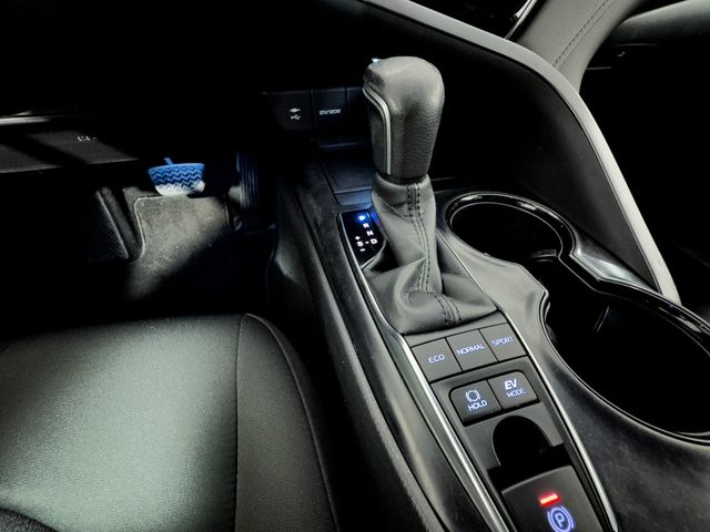 Toyota Camry 2.5 220H Business