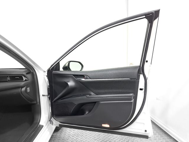 Toyota Camry 2.5 220H Business