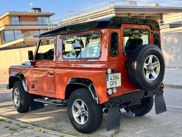 Land Rover Defender FIRE EXCLUSIVE full equipe.