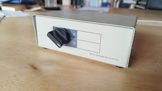 SWITCH. Caja de conexiones I/O con 3 puertos A, B 