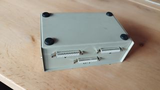 SWITCH. Caja de conexiones I/O con 3 puertos A, B 