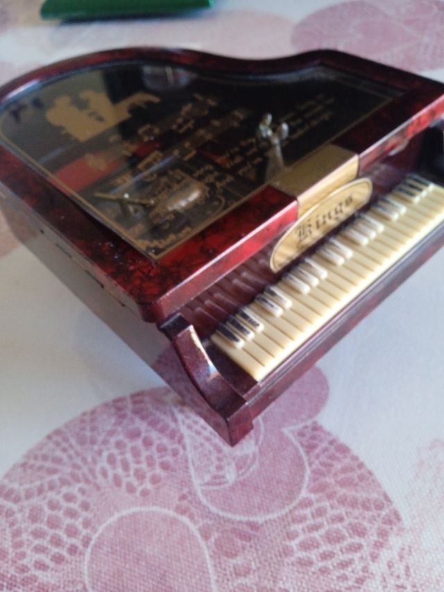 Carillon a forma di pianoforte