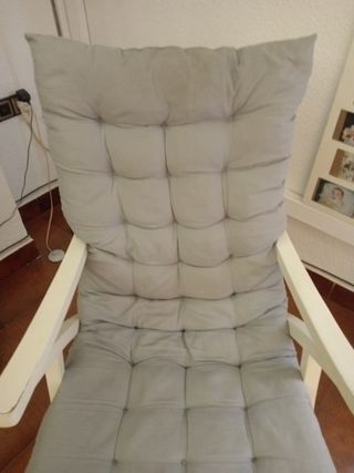 Sedia a dondolo in legno e rattan