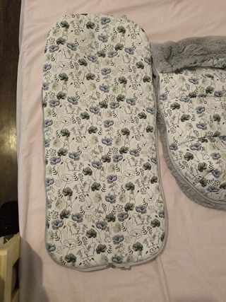 Funda para capazo con estampado de conejos y flore