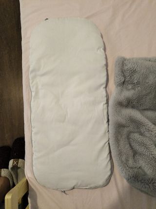 Funda para capazo con estampado de conejos y flore