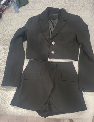 Traje corto blazer y falda pantalón