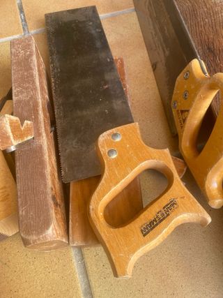 Cepillos y serruchos de carpintería