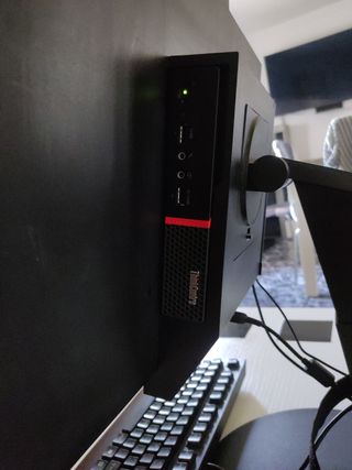 PC Compacto ThinkCentre Negro