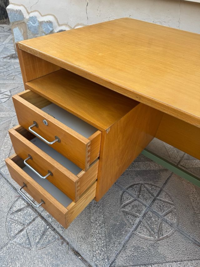 Escritorio de calidad by Federico Giner