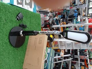 Lampada da tavolo LED nera