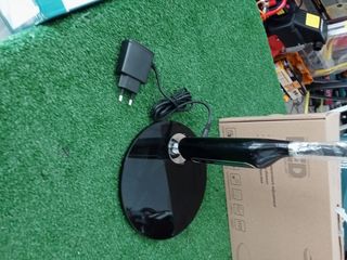 Lampada da tavolo LED nera