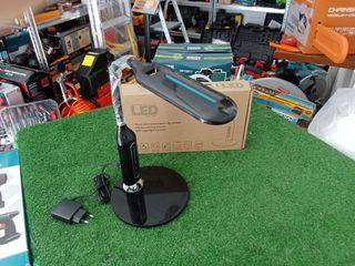 Lampada da tavolo LED nera