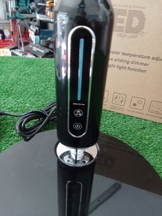 Lampada da tavolo LED nera