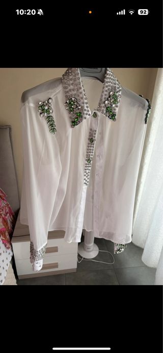 Camicia con strass verde e bianca