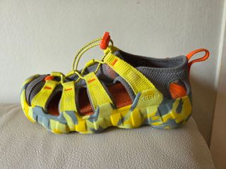 Sandalias Keen Niño Gris y Amarillo