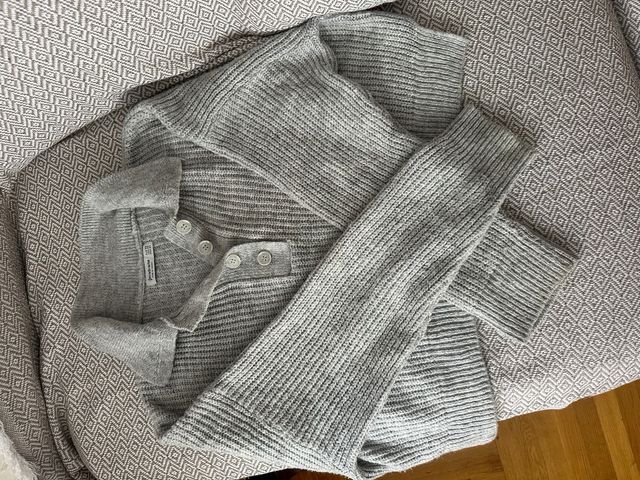 Jersey gris de punto con botones