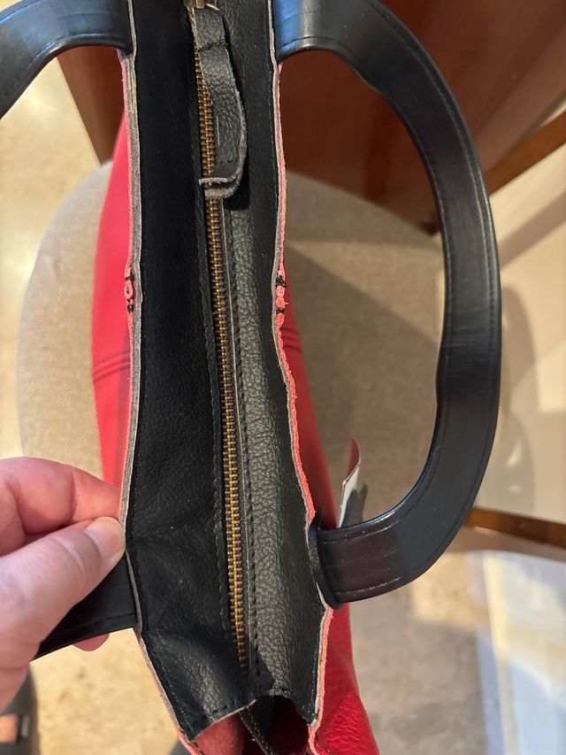 Bolso Piel NV Rojo 38x33cm Sin estrenar.