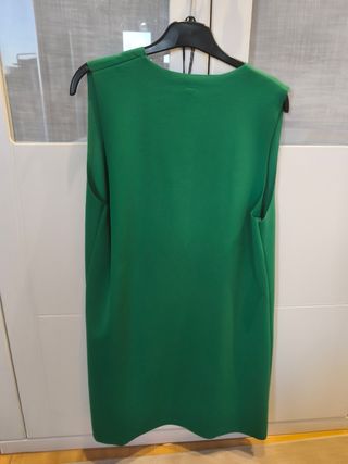 Chaleco y collar verde