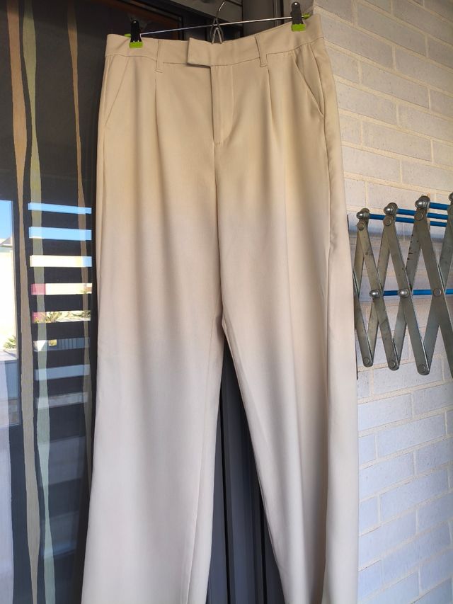 Pantalón de pinzas beige mujer