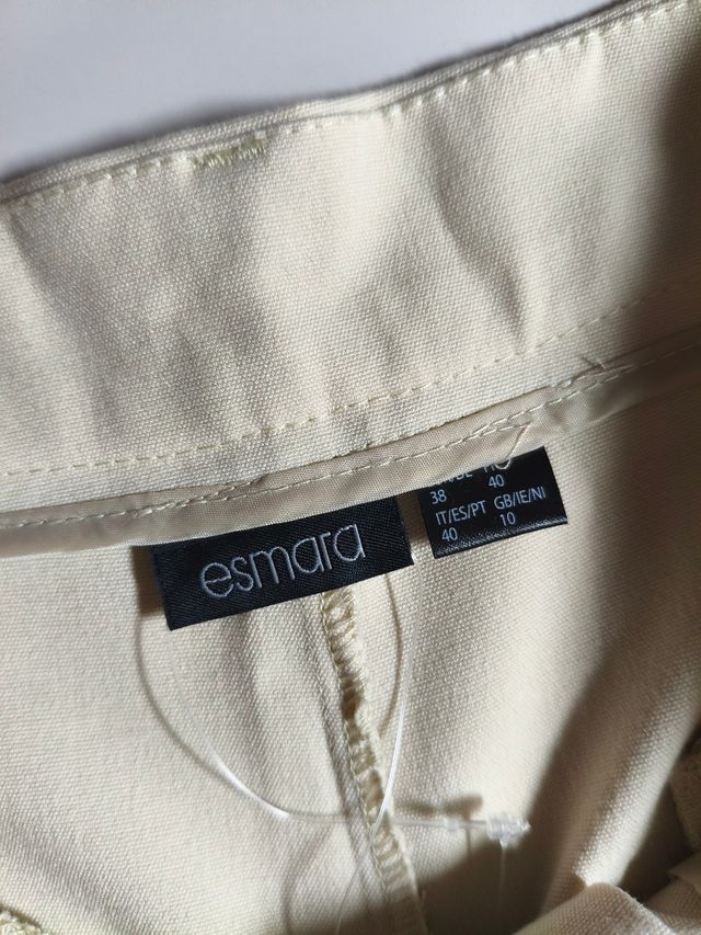 Pantalón de pinzas beige mujer