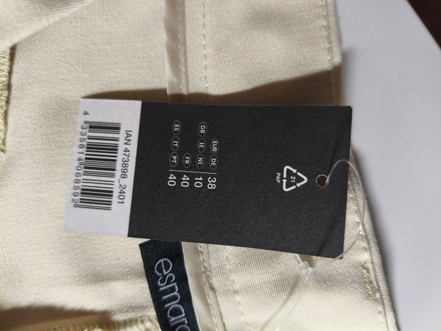 Pantalón de pinzas beige mujer