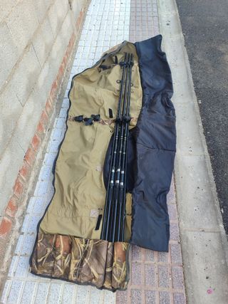 Cañas y funda de carpfishing