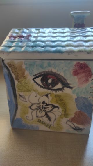 Casetta in ceramica dipinta a mano