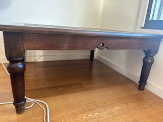Mesa de centro rústica de madera y bambú