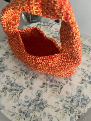 Bolso de mano crochet amarillo y coral