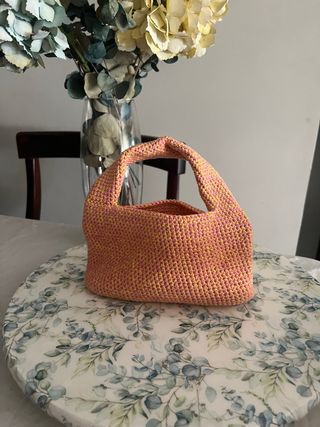 Bolso de mano tejido crochet rosa y amarillo