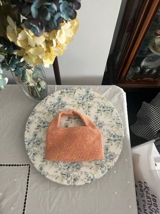Bolso de mano tejido crochet rosa y amarillo