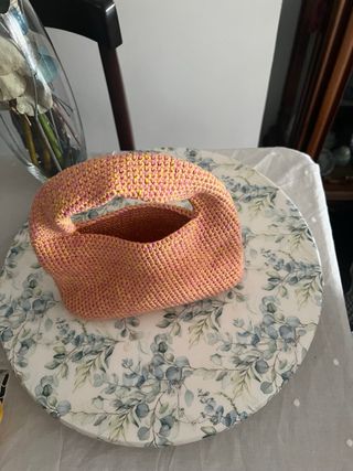 Bolso de mano tejido crochet rosa y amarillo