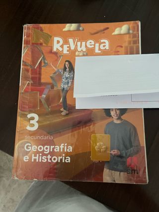 Geografía e Historia. 3 Secundaria. Revuela