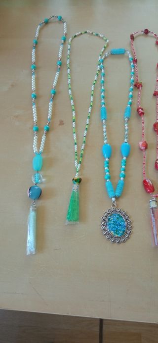 Conjunto de 15 Collares y 19 Pulseras Artesanales