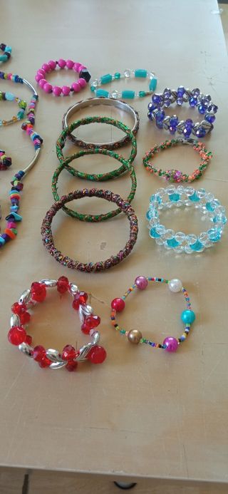 Conjunto de 15 Collares y 19 Pulseras Artesanales