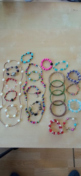 Conjunto de 15 Collares y 19 Pulseras Artesanales