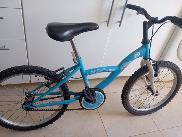 Bicicleta infantil azul