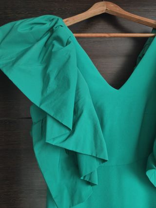 Vestido Coosy invitada verde