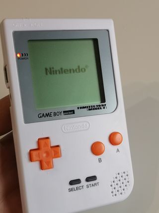 Nintendo Game Boy Pocket Blanca + Carcasa Verde