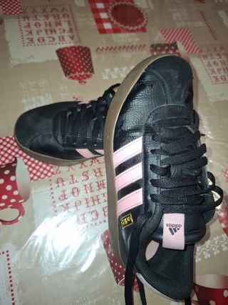 Zapatillas Adidas Negras y Rosas