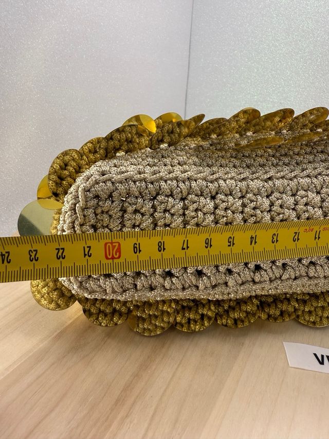 Borsa uncinetto beige con paillettes oro