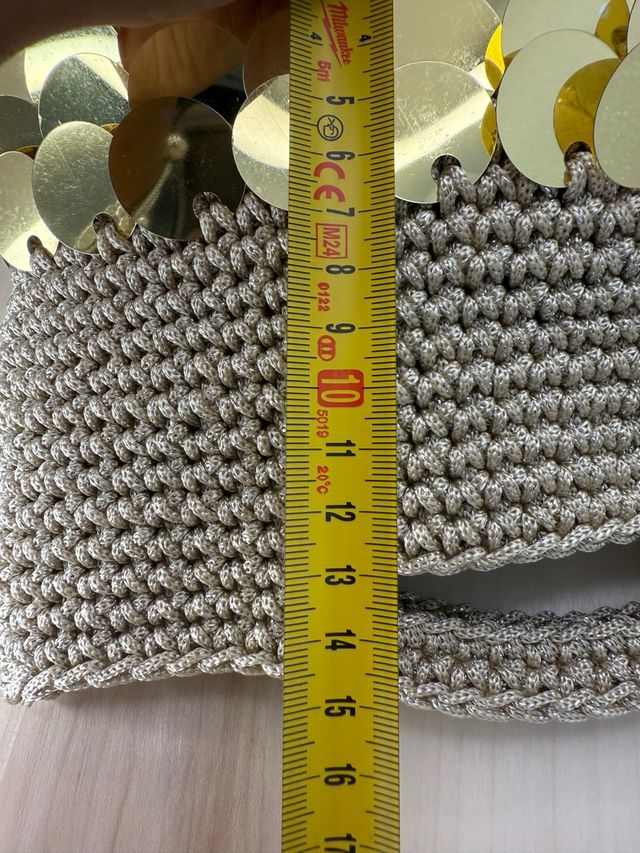 Borsa uncinetto beige con paillettes oro