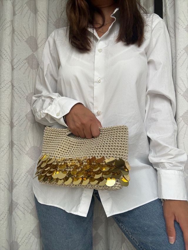 Borsa uncinetto beige con paillettes oro