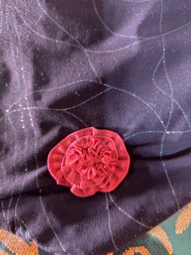 Bolso de hombro marrón burdeos y rojo