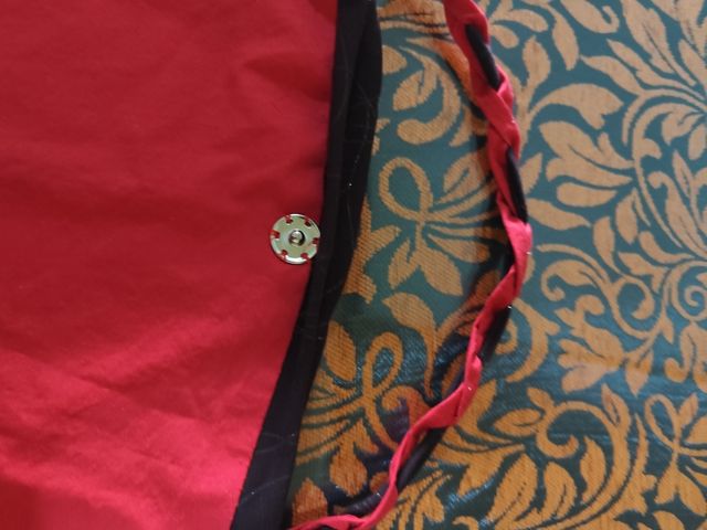 Bolso de hombro marrón burdeos y rojo