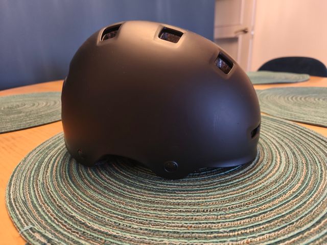 Casco de bebé negro