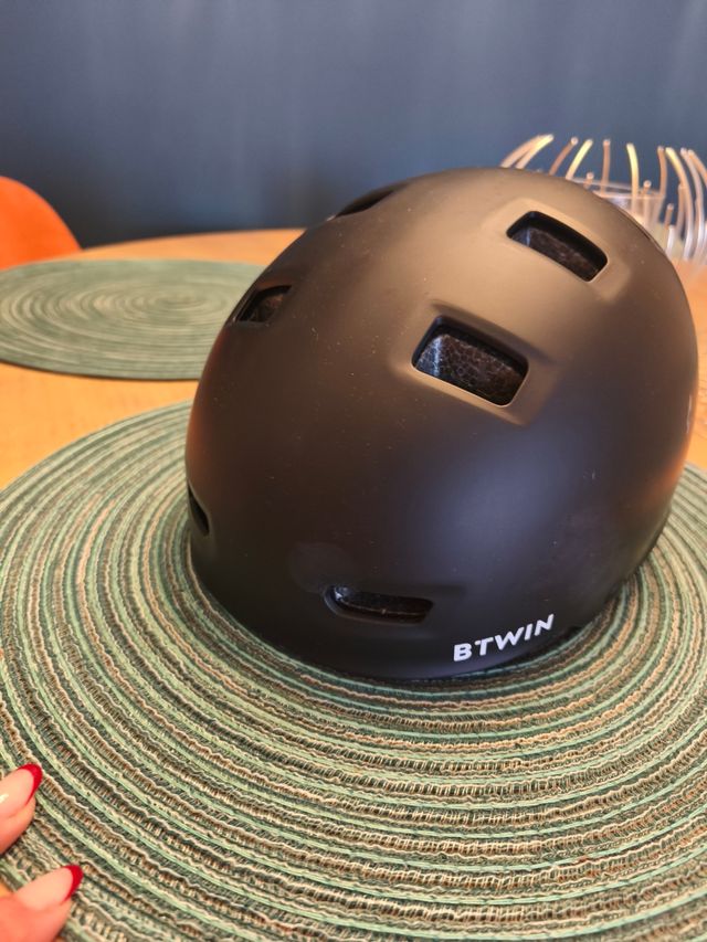 Casco de bebé negro