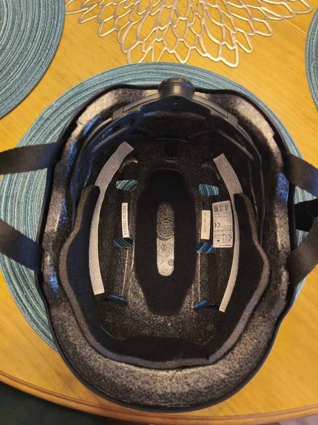 Casco de bebé negro