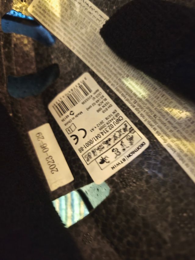 Casco de bebé negro