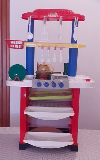 Cocina de juguete con accesorios